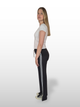Bogilvy-Amber-Jogging-Fit-Black-Ganzkoerperbild-seitlich
