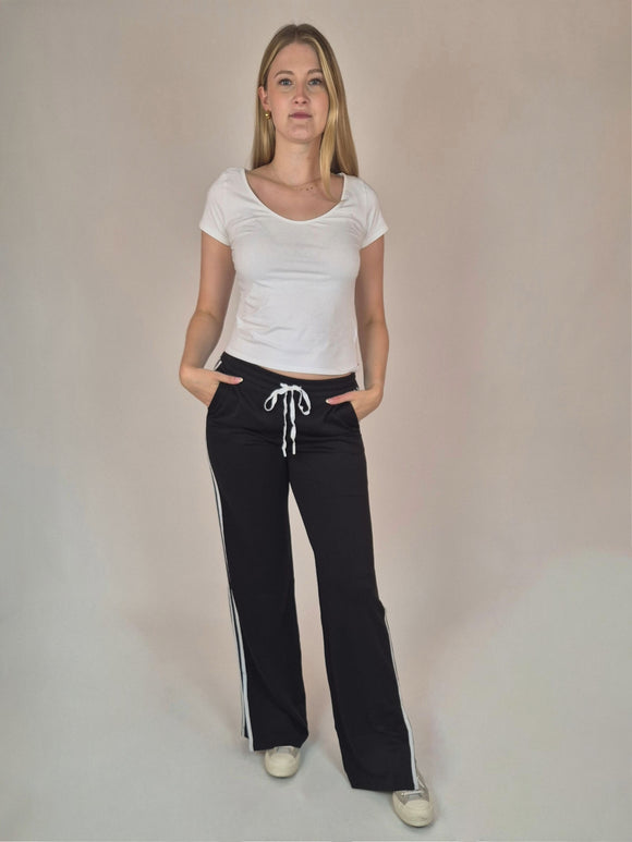 Bogilvy-Amber-Jogging-Fit-Black-Ganzkörperbild-vorne