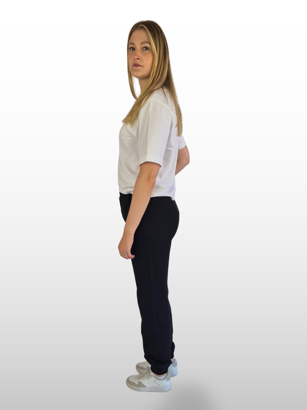 Emma_Jogginghose_black_seite
