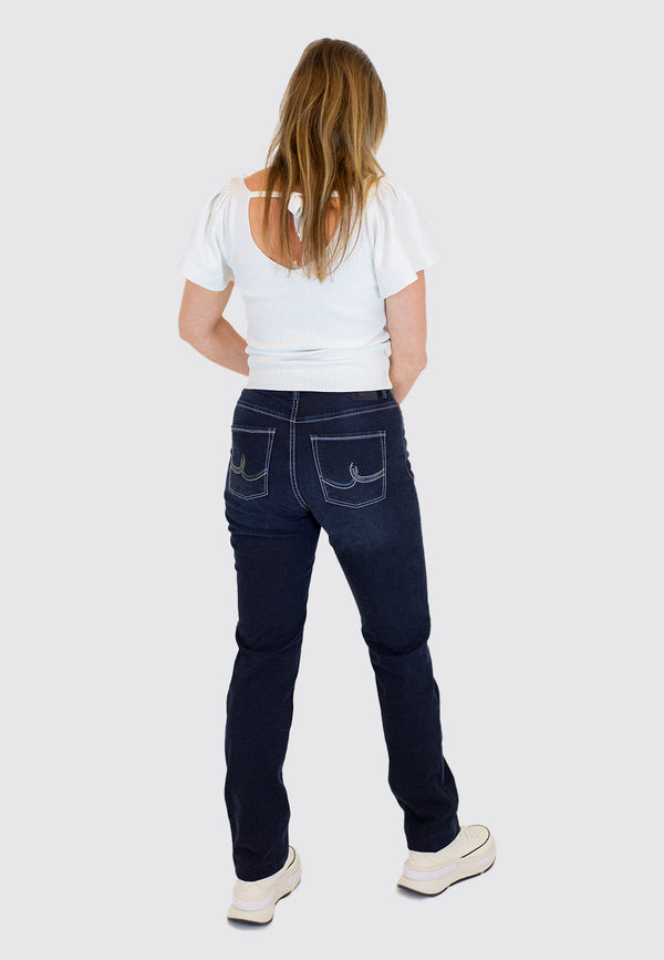 PIONEER - BETTY Jeans, Straight Fit, Mid-Waist, Blue Black Used _Ganzkörperbild_hinten