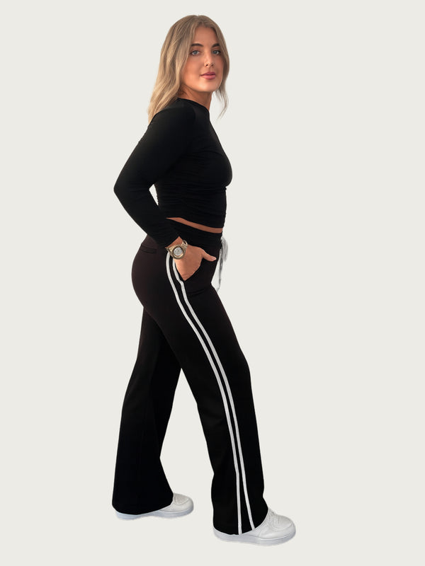 BGLVY_AMBER_Jogginghose_BLACK_Ganzkörperfoto_seitlich_