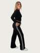 BGLVY_AMBER_Jogginghose_BLACK_Ganzkörperfoto_seitlich_