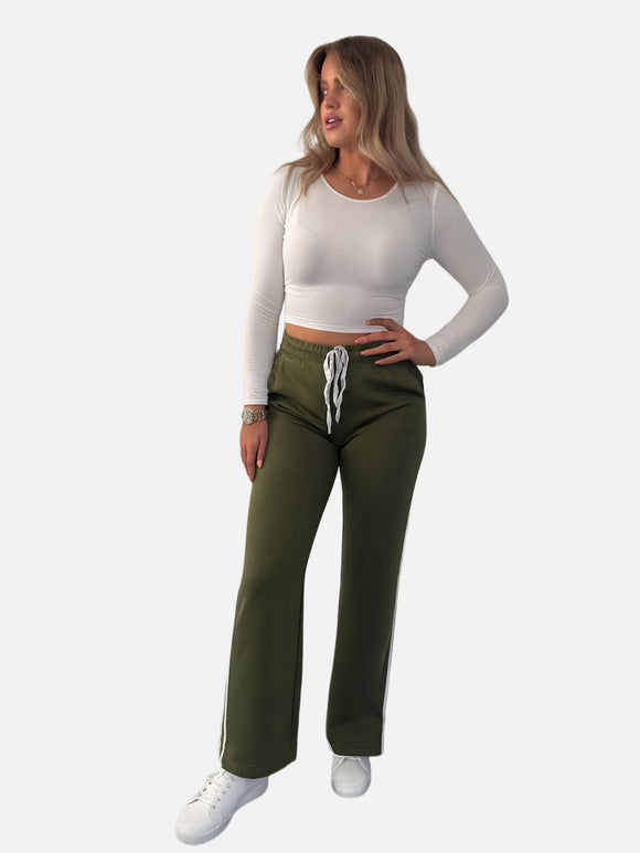 BGLVY_Amber_Stoffhose_Jogginghose_Re-Ganzkörperfoto_vorne