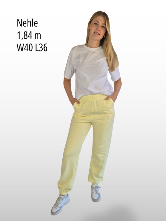 BOGILVY STELLA Straight Fit Sweatpants Yellow vorne