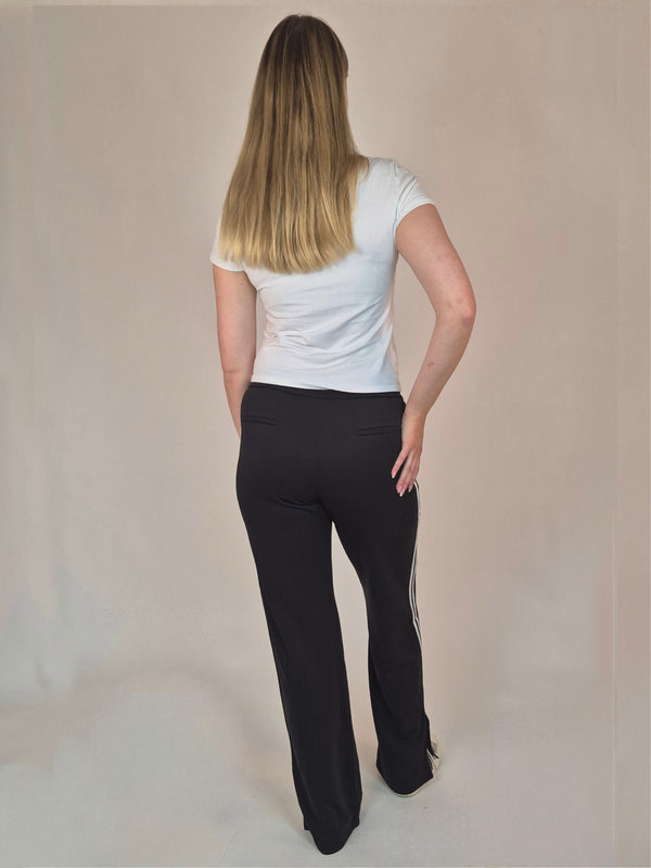 Bogilvy-Amber-Jogging-Fit-Black-Ganzkörperbild-hinten