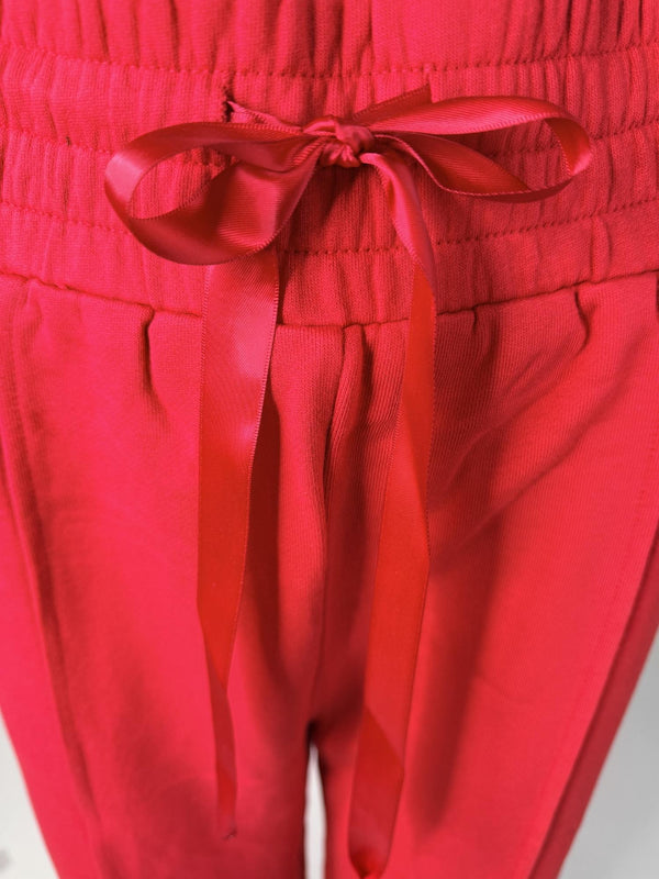 Bogilvy-Emma-red-ganzkoerperbild