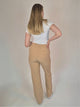 Bogilvy_Anzugshose_beige_HighWaist-StraightLeg_Ganzkörperbild_hinten