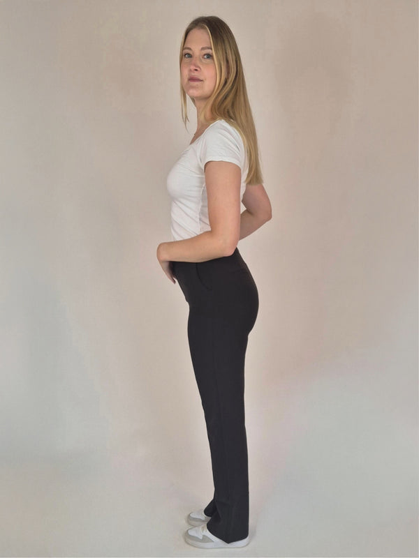Bogilvy_Anzugshose_Black_HighWaist-StraightLeg_Ganzkörperbild_seitlich