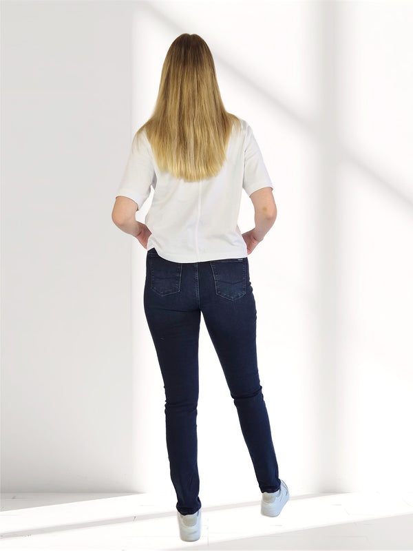 Cross_Alan_Skinny_dunkelblau_N497-234_Ganzkoerperbild_hinten