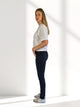 Cross_Alan_Skinny_dunkelblau_N497-234_Ganzkoerperbild_seitlich
