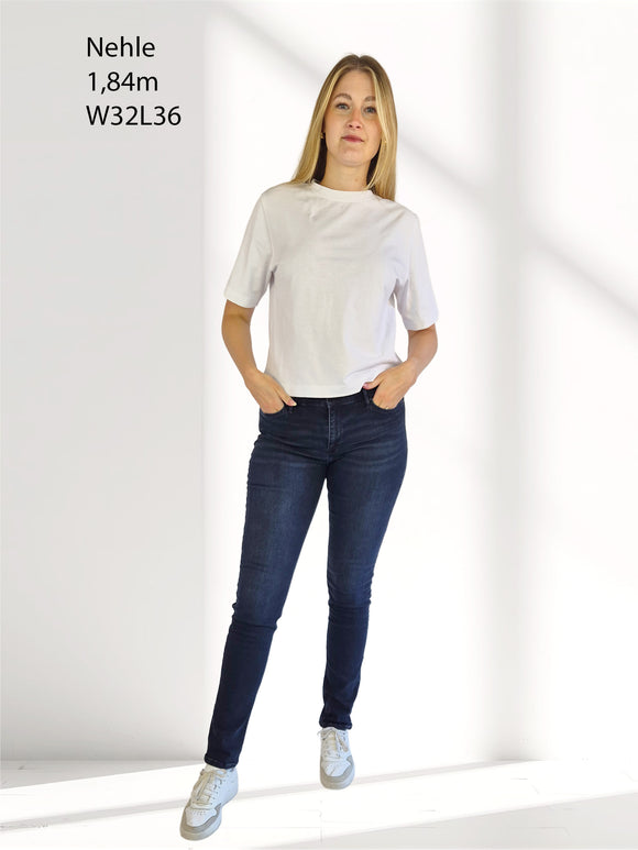 Cross_Alan_Skinny_dunkelblau_N497-234_Ganzkoerperbild_vorne