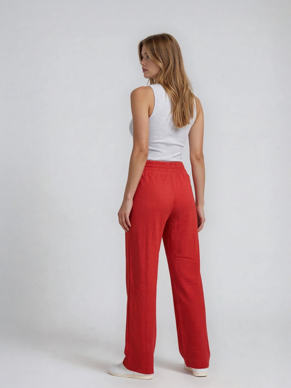 Bogilvy-Emma-red-ganzkoerperbild-