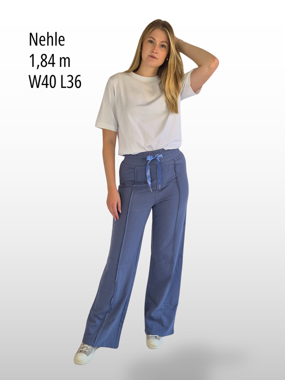 Emma_Jogginghose_blau_vorne