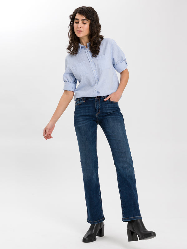 CROSS JEANS - LAUREN Jeans, Regular Fit, Deep Blue Used, Mid Waist, Länge 30 - L30 - Länge 32 - L 32 -Länge 34 - L34 - Länge 36 - L36 - Länge 38 - L38 - vorne - Ganzkörper - Vorderansicht