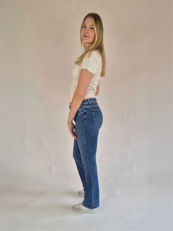 LTB-JULIANA Somara_Bootcut_LowWaist_Ganzkörper seitlich