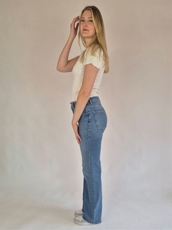 LTB_DANICA_NAVITA WASH_High Waist_WideLeg_Ganzkörperbild_seitlich