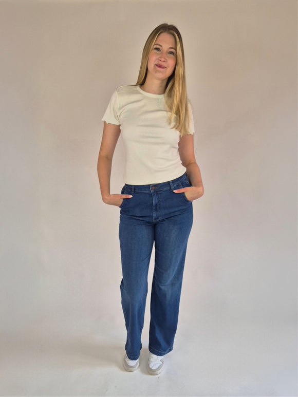 LTB_ELVA_StraightLEG_HIGHWAIST_LORIAN_Ganzkörperbild_vorne