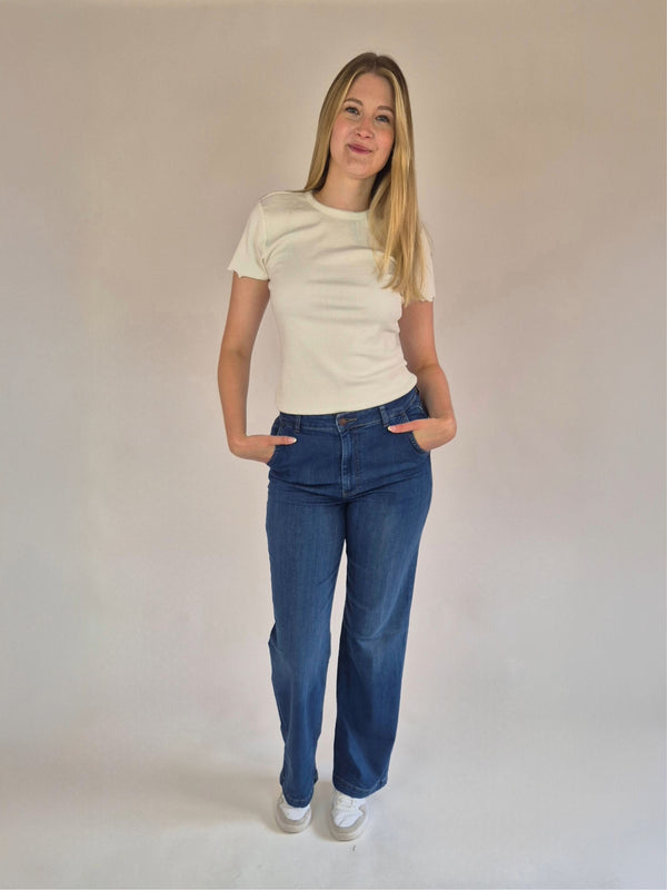 LTB_ELVA_StraightLEG_HIGHWAIST_LORIAN_Ganzkörperbild_vorne