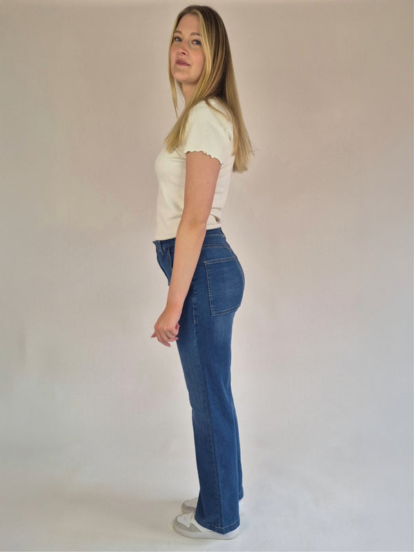 LTB_ELVA_StraightLEG_HIGHWAIST_LORIAN_Ganzkörperbild_seitlich