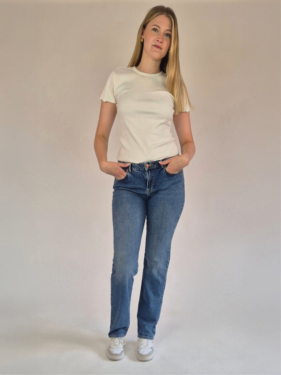 LTB_Fallon300-MiyanaWash_StaightLeg_MidWaist_Ganzkörperbild_vorne