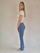 LTB_Juliana_NesaRWash_Bootcut_LowWaist_Ganzkörperfoto_seitlich