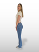 LTB_Juliana_NesaRWash_Bootcut_LowWaist_Ganzkoerper_seitlich