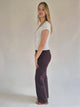 MAC-CHIARA_BrownTruffle_StraightLeg_HighWaist_Ganzkörperbild_seitlich