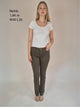 MAC Melanie_Khaki_SlimFit_HighWaist_Ganzkörperbild_vorne