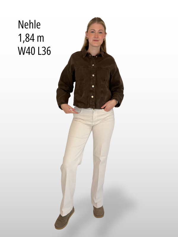 MAC JEANS - WIDE, Commercial color denim-MidWaist-antiquewhite-5228-00-0399-014W -Ganzkörperfoto-vorne