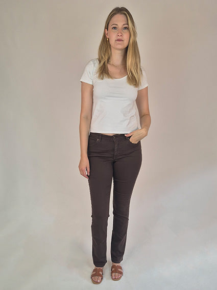 MAC_MELANIE_Brown_StraightFit_HighWaist_Ganzkörper_vorne