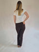 MAC_MELANIE_Brown_StraightFit_HighWaist_Ganzkörper_hinten