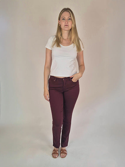MAC_Melanie_Bordeaux_StraightFit_HighWaist_Ganzkörper_vorne_1