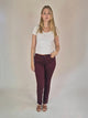 MAC_Melanie_Bordeaux_StraightFit_HighWaist_Ganzkörper_vorne_1
