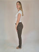 MAC_Melanie_Olive_StraightFit_HighWaist_Ganzkoerper_vorne