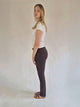 MAC_MELANIE_Brown_StraightFit_HighWaist_Ganzkörper_seitlich
