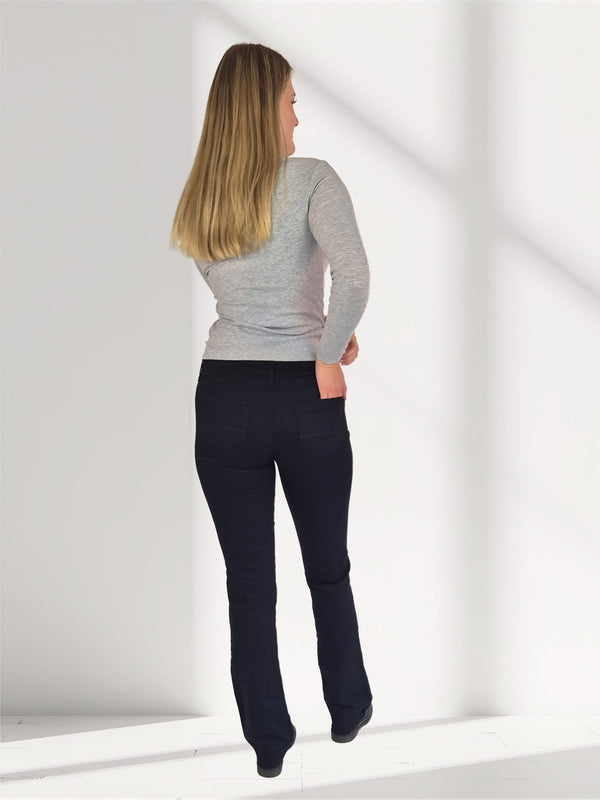 MAVI-Bella-DoubleBlackStr_MidRise_Bootcut_Ganzkörperbild_hinten