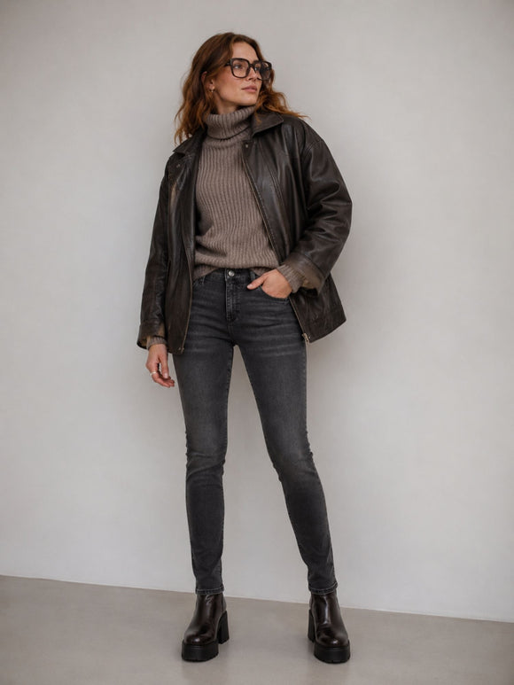 MAVISophieSmokeMemoryFullFront