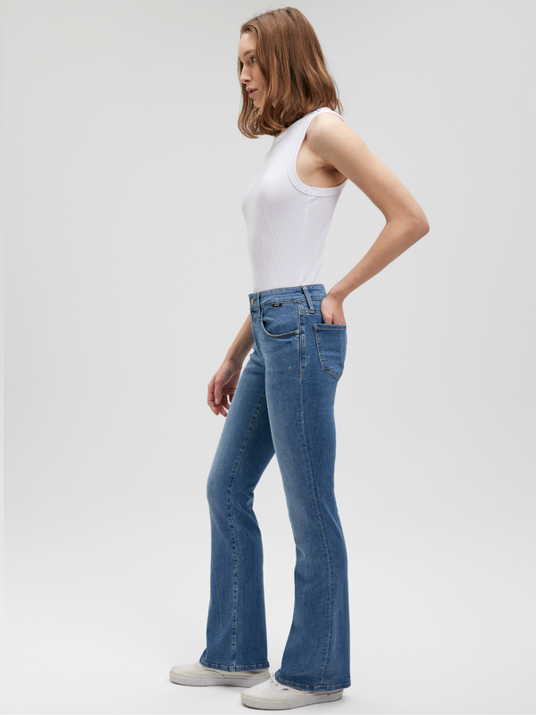 MAVI - Bella, Mid-Waist, Slim Bootcut, Dark Brushed STR seitlich