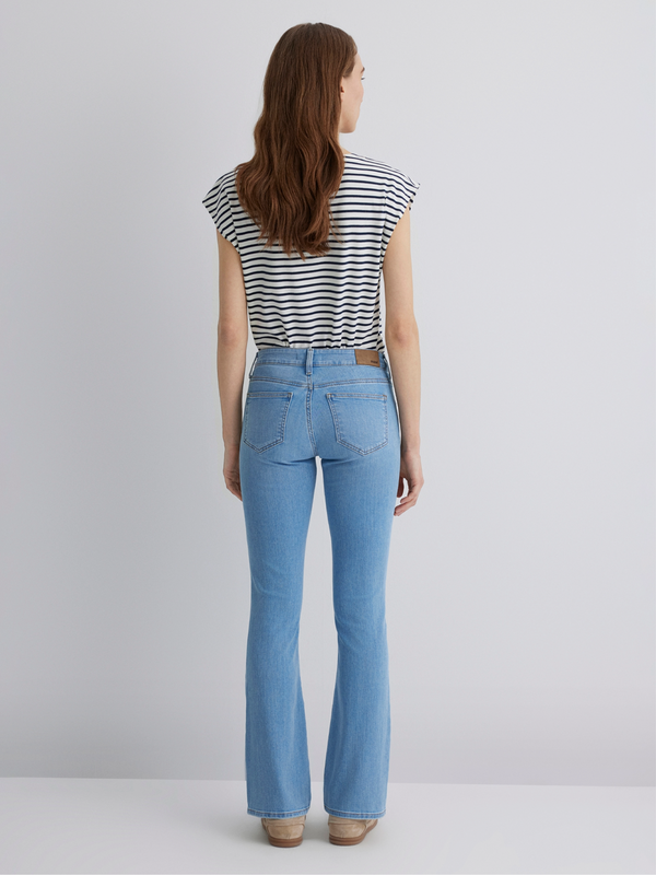 MAVI - Bella, Mid-Waist, Slim Bootcut, Rise Lt Blue Str hinten