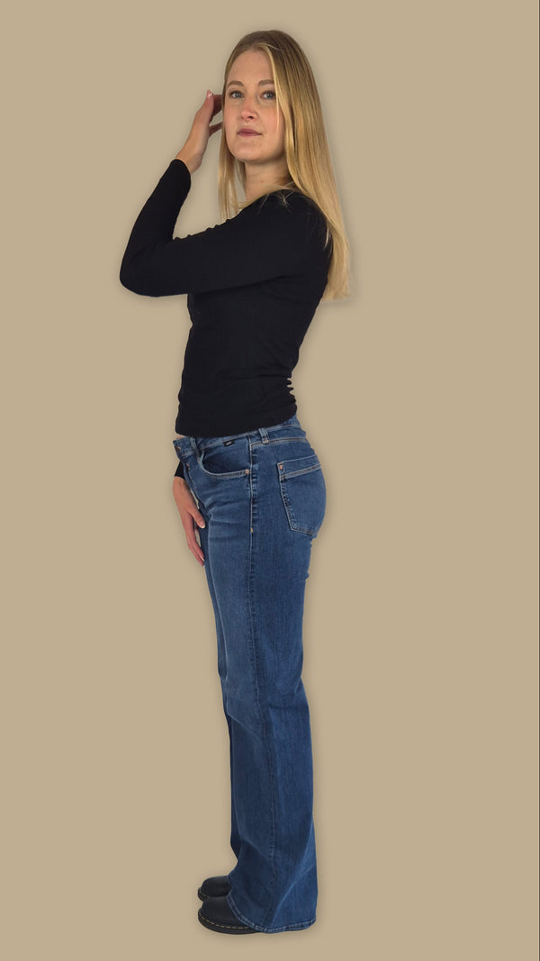 MAVI_Ibiza_Straight_MidWaist_darkBrushed_Ganzkörper_seitlich