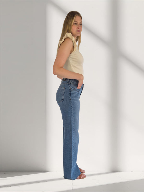 Malibu Light used brushed denim_Ganzkörperbild_seitlich_3