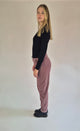 Mavi_Laura Cord_Baggy_Twighlight Mauve_Ganzkörper_seitlich