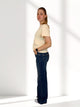 Mavi_Malibu_IndigoShades_MidBlue_HighWaist_Ganzkörperbild_seitlich