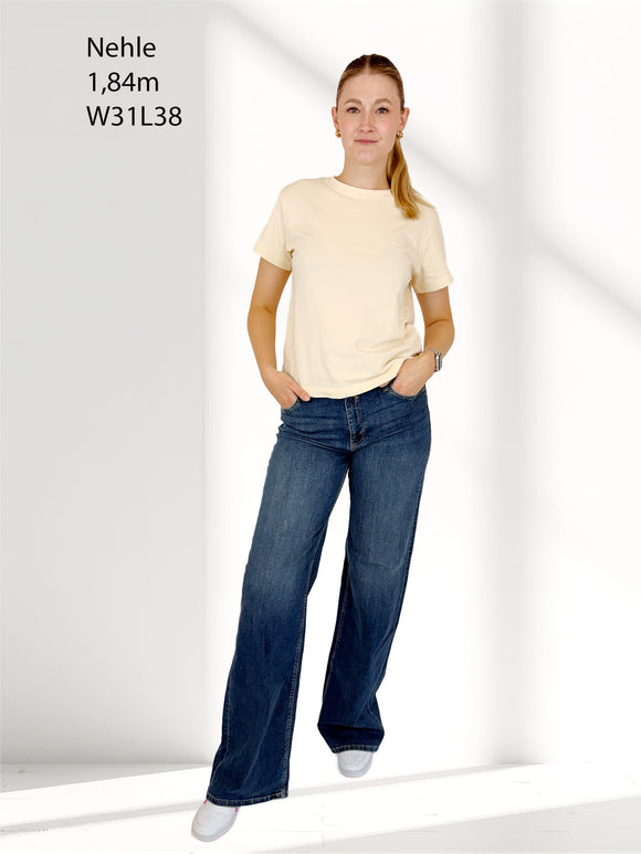 Mavi_Malibu_IndigoShades_MidBlue_HighWaist_Ganzkörperbild_vorne