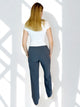 ONLYM_StoffhosemitKnoepfen_HighWaist_Grey_Ganzkoerperbild_hinten