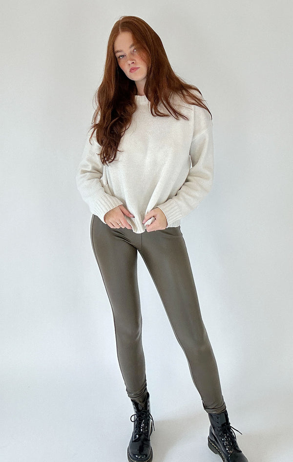ONLY M - Lether Leggings, Mid-Waist, Khaki vorne