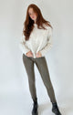 ONLY M - Lether Leggings, Mid-Waist, Khaki vorne