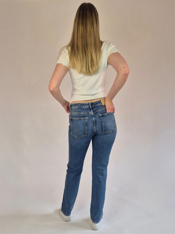 LTB_Fallon300-MiyanaWash_StaightLeg_MidWaist_Ganzkörperbild_hinten