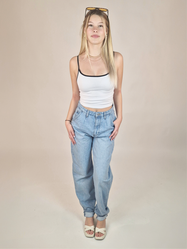 Mavi Laura Ganzkörperbild-vorne