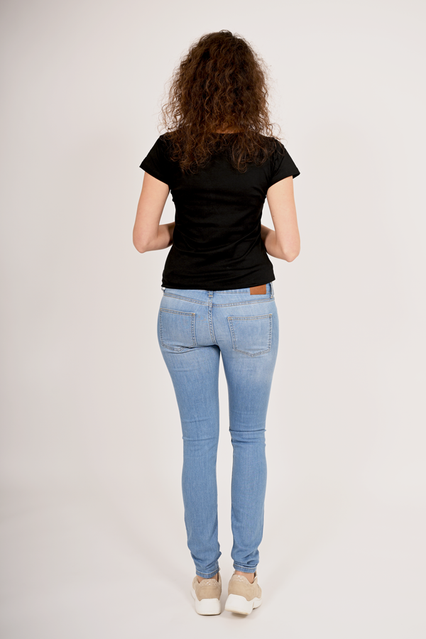 Bogilvy - Skinny Fit - Low Waist - Light Blue - Tushy - Länge 34 - L34 - Länge 36 - L36 - Länge 38 - L38 - hinten - Ganzkörper - Rückansicht